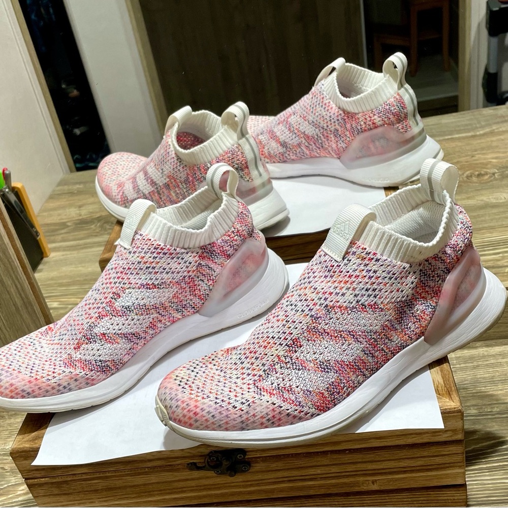 Slip on Adidas size 5 kids = 7 women’s. Extra comfy and extra cute! Only $25